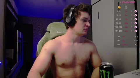 Snapshot of cumzan_ chatting on February 8, 12:49 am Tarzan online show from February 8, 12:49 am