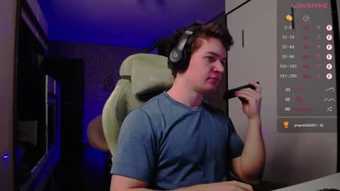 Snapshot of cumzan_ chatting on February 15, 6:33 pm Tarzan online show from February 15, 6:33 pm