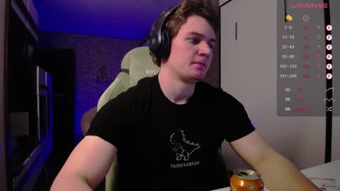 Snapshot of cumzan_ chatting on February 21, 6:37 pm Tarzan online show from February 21, 6:37 pm