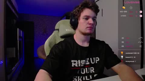 Snapshot of cumzan_ chatting on March 12, 9:13 pm Tarzan online show from March 12, 9:13 pm