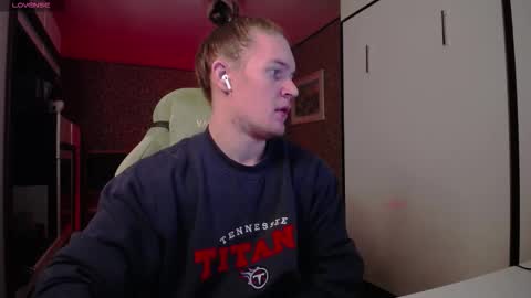 Snapshot of cumzan_ chatting on February 10, 2:37 am Tarzan online show from February 10, 2:37 am