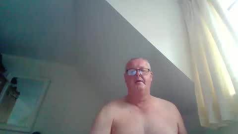 Snapshot of curiousax77 chatting on May 10, 8:08 am curiousax77 online show from May 10, 8:08 am