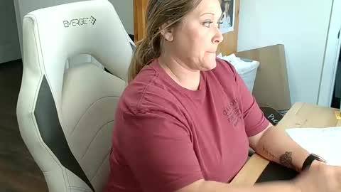 Snapshot of curiouscouple3143 chatting on February 4, 4:29 pm curious couple online show from February 4, 4:29 pm