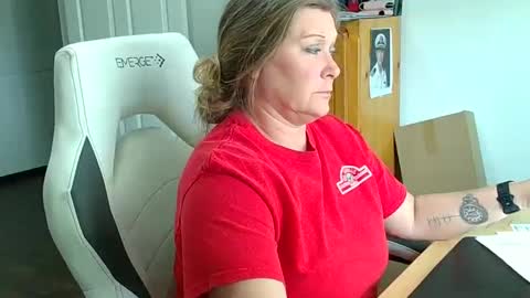 Snapshot of curiouscouple3143 chatting on February 10, 5:19 pm curious couple online show from February 10, 5:19 pm