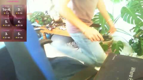 Snapshot of curiousgenie chatting on November 28, 11:13 am curiousgenie online show from November 28, 11:13 am