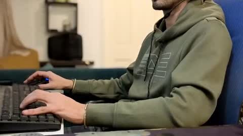 Snapshot of curiousgenie chatting on December 3, 9:24 pm curiousgenie online show from December 3, 9:24 pm