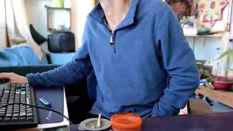 Snapshot of curiousgenie chatting on December 18, 2:12 pm curiousgenie online show from December 18, 2:12 pm