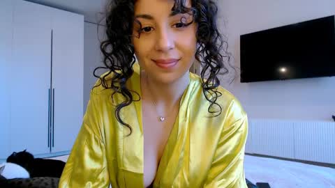 curly_jade_ online show from April 10, 1:16 pm