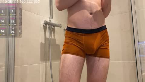 Snapshot of curlyboyy_ chatting on October 29, 10:55 pm Mike pvt is open online show from October 29, 10:55 pm