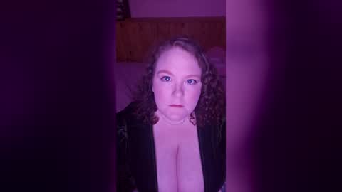 Snapshot of curlycult97 chatting on June 18, 10:14 pm curlycult97 online show from June 18, 10:14 pm