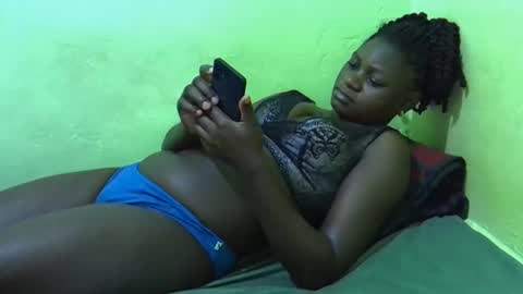 Snapshot of curvy_corazon1 chatting on October 12, 6:18 pm curvy_corazon1 online show from October 12, 6:18 pm