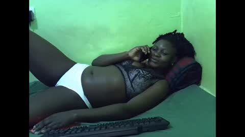 Snapshot of curvy_corazon1 chatting on October 13, 6:24 am curvy_corazon1 online show from October 13, 6:24 am