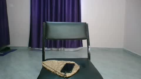 Essie online show from February 24, 1:53 pm