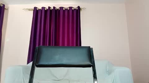 Essie online show from September 10, 9:42 am