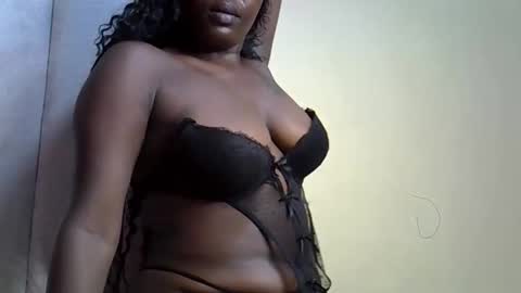 Snapshot of curvy_godess5 chatting on November 18, 4:06 am curvy_godess5 online show from November 18, 4:06 am