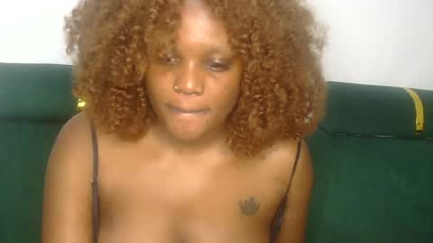 Snapshot of curvy_vee chatting on June 20, 1:47 pm vee online show from June 20, 1:47 pm