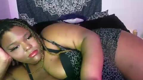 Snapshot of curvybcelinemixe chatting on February 13, 12:13 am Cline online show from February 13, 12:13 am