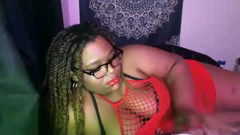 Snapshot of curvybcelinemixe chatting on February 14, 10:36 pm Cline online show from February 14, 10:36 pm