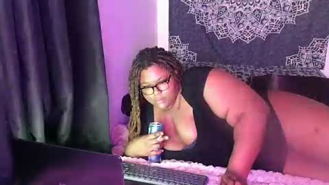 Snapshot of curvybcelinemixe chatting on February 20, 3:34 am Cline online show from February 20, 3:34 am