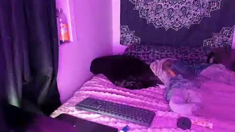 Snapshot of curvybcelinemixe chatting on February 20, 6:39 am Cline online show from February 20, 6:39 am