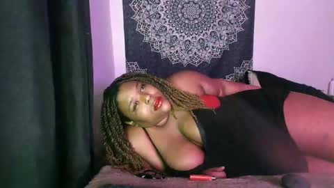 Snapshot of curvybcelinemixe chatting on February 23, 3:45 am Cline online show from February 23, 3:45 am