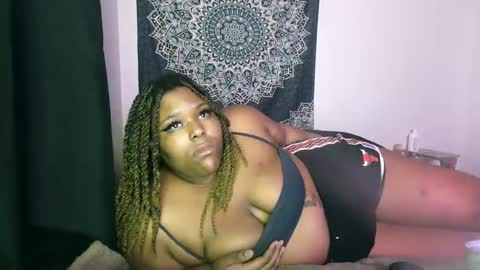 Snapshot of curvybcelinemixe chatting on February 26, 2:37 am Cline online show from February 26, 2:37 am