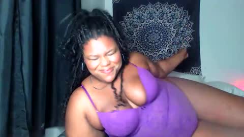 Snapshot of curvybcelinemixe chatting on November 15, 3:59 am Cline online show from November 15, 3:59 am