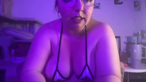 Snapshot of curvycate127 chatting on July 11, 5:10 am Cate online show from July 11, 5:10 am