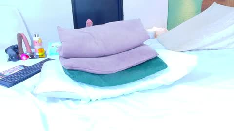 Snapshot of curvyebonyy_ chatting on February 6, 1:49 am Danna online show from February 6, 1:49 am