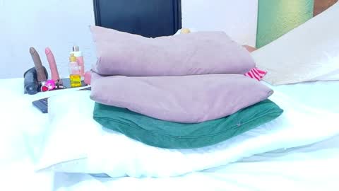 Snapshot of curvyebonyy_ chatting on February 7, 6:45 am Danna online show from February 7, 6:45 am