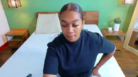 Snapshot of curvyebonyy_ chatting on February 17, 1:53 pm Danna online show from February 17, 1:53 pm
