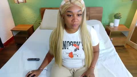 Snapshot of curvyebonyy_ chatting on March 4, 2:49 am Danna online show from March 4, 2:49 am