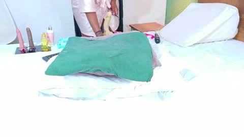 Snapshot of curvyebonyy_ chatting on September 13, 8:47 am Danna online show from September 13, 8:47 am