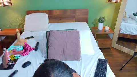 Snapshot of curvyebonyy_ chatting on September 18, 8:33 pm Danna online show from September 18, 8:33 pm