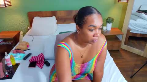 Snapshot of curvyebonyy_ chatting on September 24, 8:34 pm Danna online show from September 24, 8:34 pm