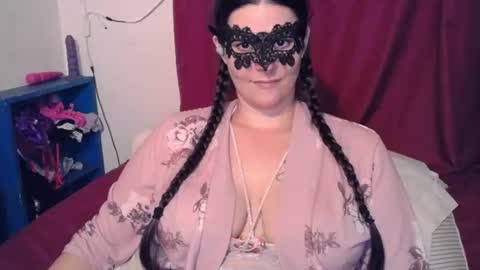 Snapshot of curvygamerceline chatting on July 8, 9:30 pm Celine Fawe online show from July 8, 9:30 pm