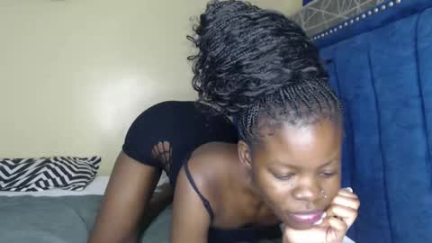 curvyjoan online show from April 16, 9:10 am