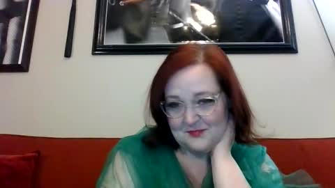Snapshot of curvylittlesecret chatting on June 7, 7:12 am curvylittlesecret online show from June 7, 7:12 am