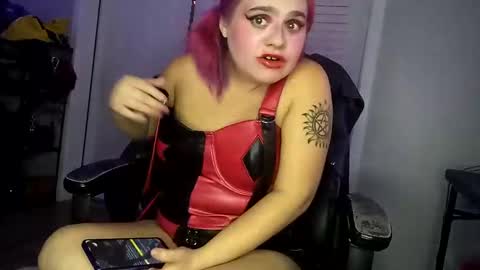 Snapshot of curvylucifinaxxx chatting on December 4, 5:49 am Lucifina ganja kittens online show from December 4, 5:49 am