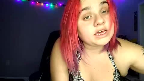 Snapshot of curvylucifinaxxx chatting on December 8, 6:33 am Lucifina ganja kittens online show from December 8, 6:33 am