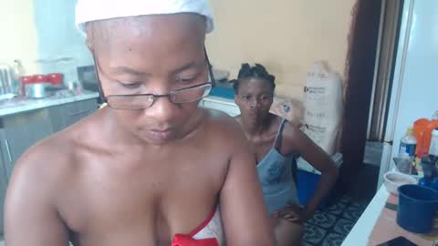 Snapshot of curvypear76x chatting on December 13, 10:51 am curvypear76x online show from December 13, 10:51 am