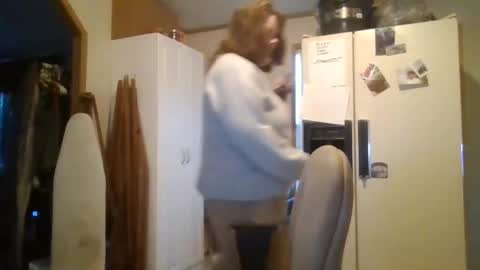 Snapshot of curvyplayday chatting on January 18, 1:04 pm dahlia -kim online show from January 18, 1:04 pm