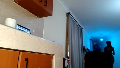 Zozo online show from February 25, 1:43 pm