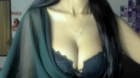 Alisha online show from April 28, 5:29 pm