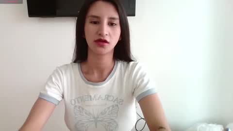 Snapshot of cute_amber_1 chatting on February 18, 7:52 pm cute_amber_1 online show from February 18, 7:52 pm