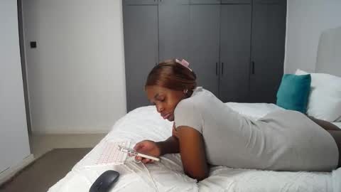 Liya online show from March 25, 5:30 pm