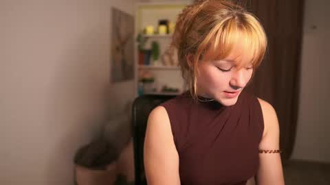 Snapshot of cute_brutality chatting on November 24, 8:19 pm Coco online show from November 24, 8:19 pm