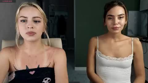 Snapshot of cute_coupleeee chatting on June 13, 11:41 am Masha and Liza online show from June 13, 11:41 am
