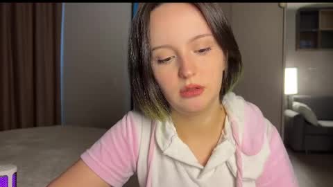 Snapshot of cute_emiliya chatting on April 3, 2:42 am Emily online show from April 3, 2:42 am