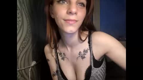 cute_foxis online show from May 13, 12:19 am